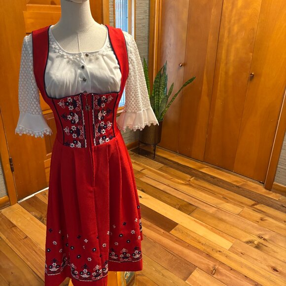 Wench Dress Size 8 - Picture 8 of 8